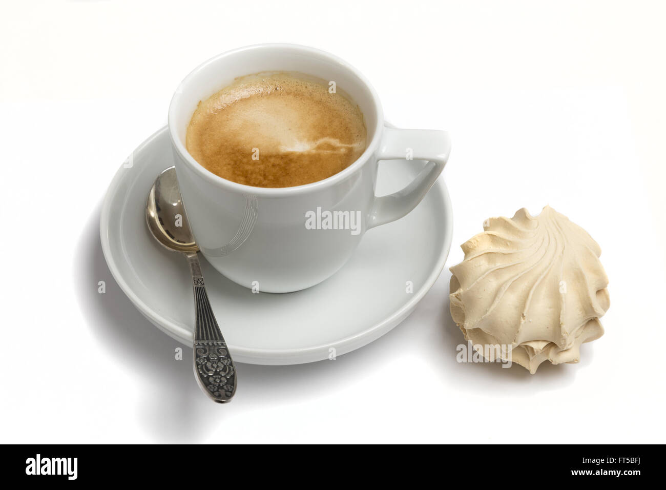 Tasse Kaffee mit Pralinen Stockfoto