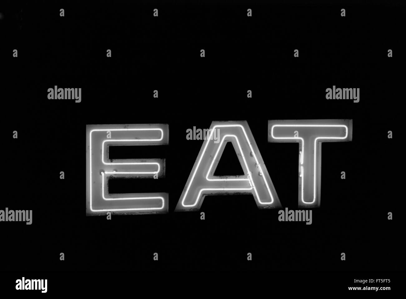 Ein Foto von einem Neon Unterzeichnung sagen "EAT". Das Foto wurde aufgenommen in Nashville, Tennessee. Stockfoto