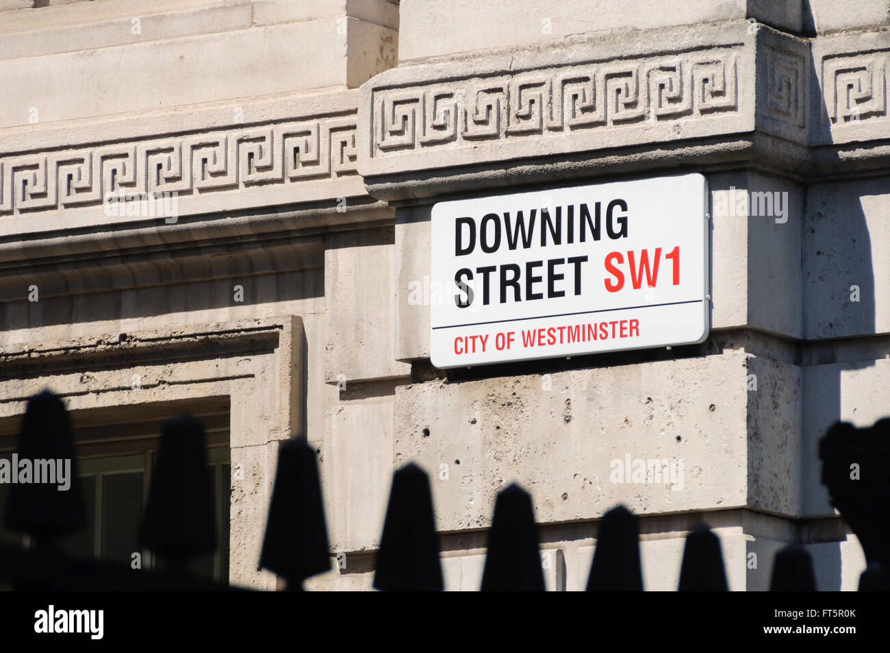Zeichen der Downing Street in London, Großbritannien Stockfoto