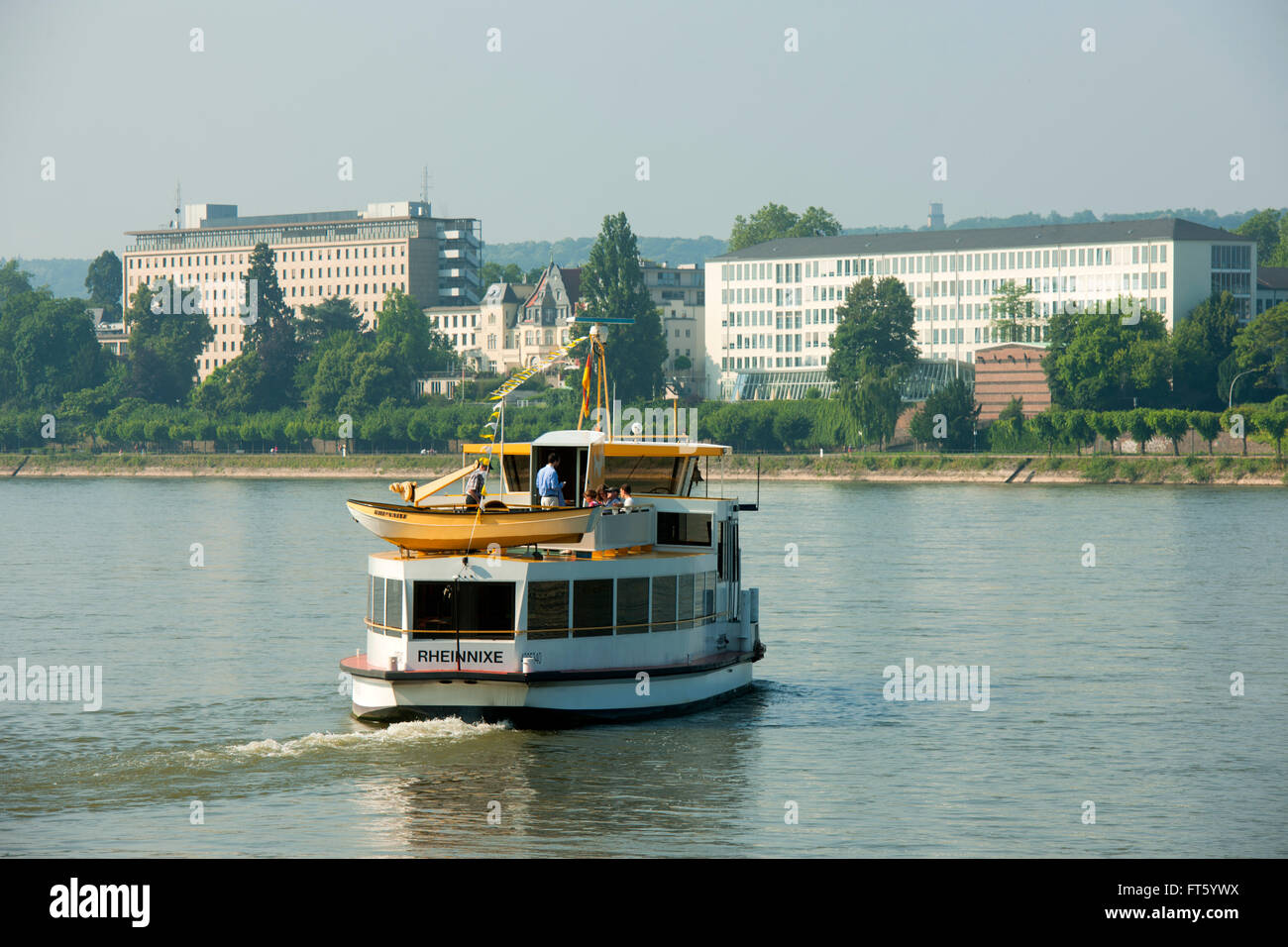 Deutschland, Nordrhein-Westfalen, Bonn, sterben Fähre Rheinnixe Marketingwettbewerb Mit Bonn Beuel, Blick Auf Das Rathenauufer Stockfoto