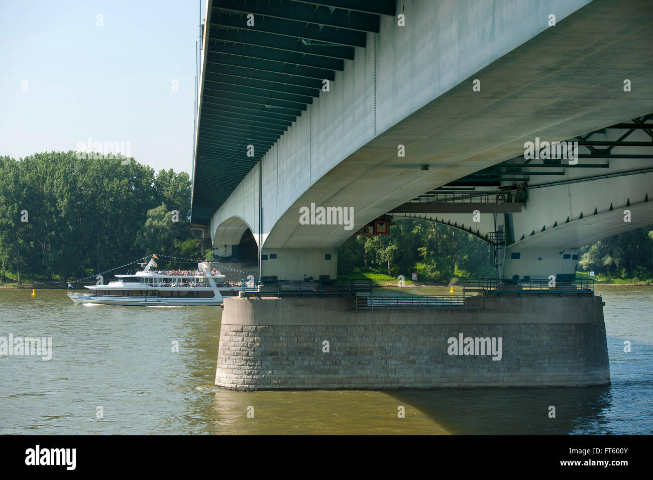 Deutschland, Nordrhein-Westfalen, Bonn, Konrad-Adenauer-Brücke Stockfoto