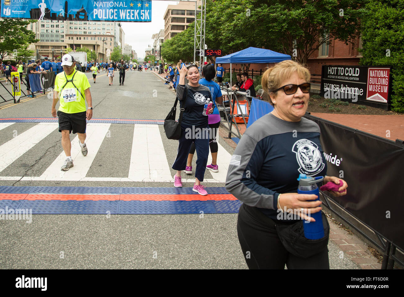 Washington, D.C. - der jährliche Polizei Woche 5k fand am 9. Mai und U.S. Customs and Border Protection hatten wieder einen großen Auftritt. Zahlreiche Veranstaltungen während der Woche der Polizei und Strafverfolgung von auf der ganzen Welt strömen in D.C., um Respekt zu gefallenen Kameraden zu zahlen.  Fotograf: Josh Denmark Stockfoto