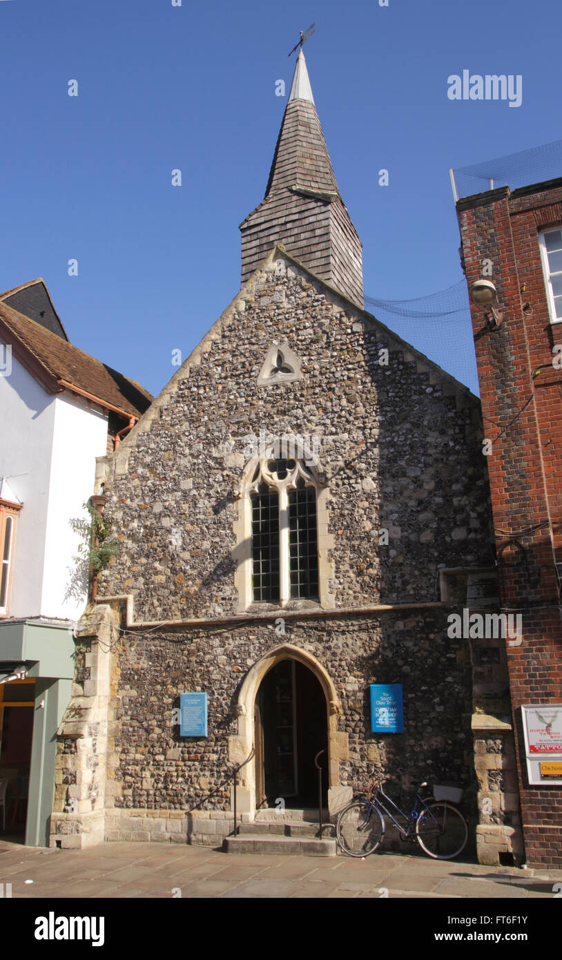 St Saviour Kirche Christian Book Shop North Street Chichester West Sussex Stockfoto