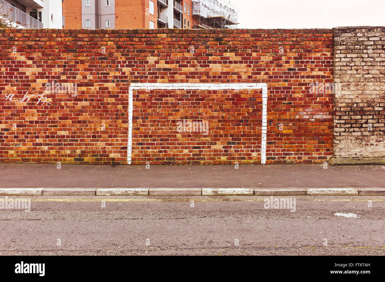 Ziel auf eine Mauer in Liverpool gemalt Stockfoto