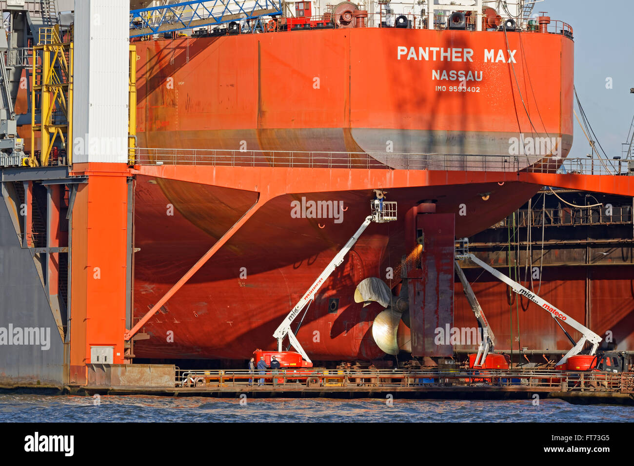 Frachtschiff im Trockendock von Blohm Und Voss, Hamburg, Deutschland, Europa Stockfoto