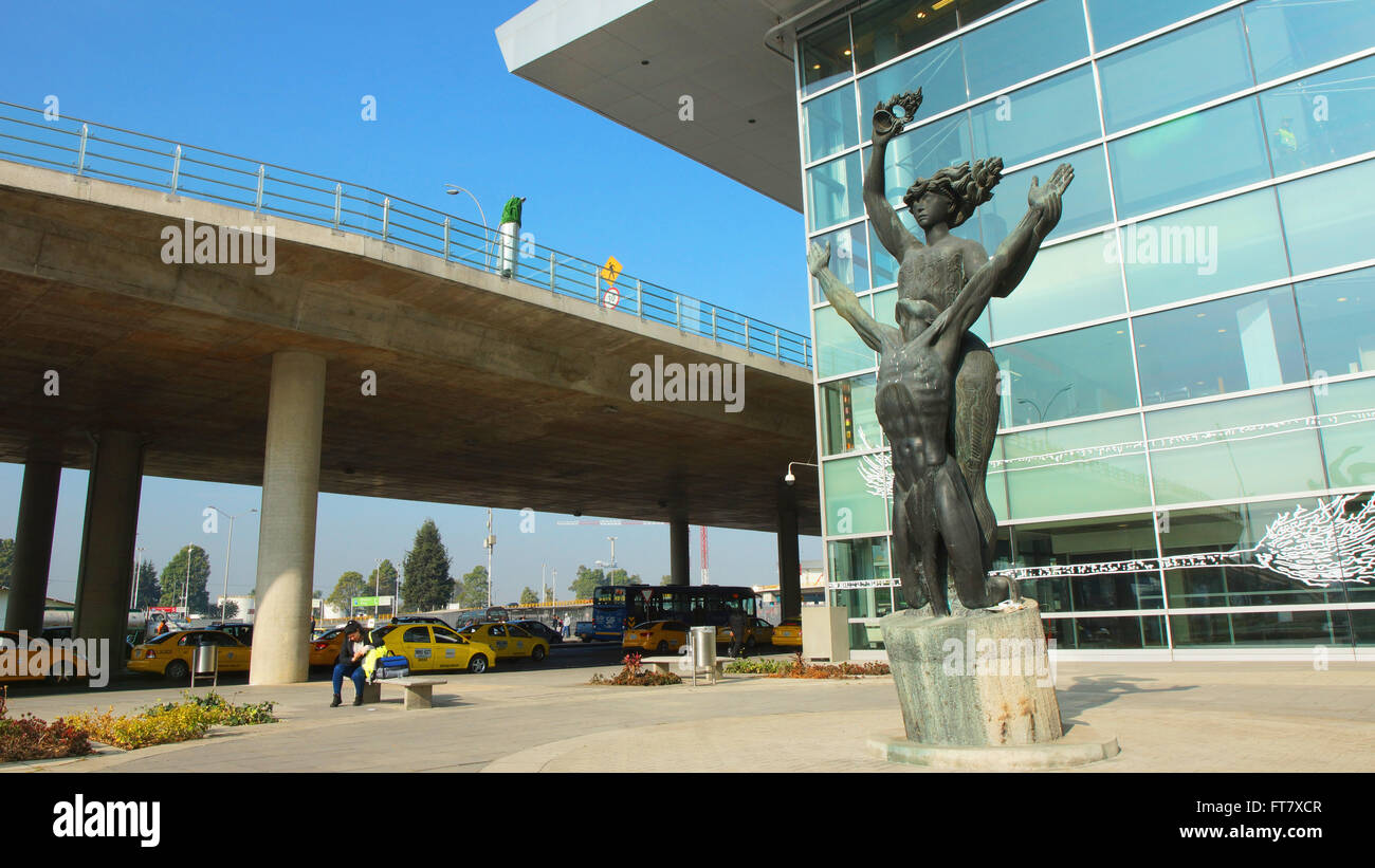 Bronze Skulptur am Internationalen Flughafen El Dorado in Bogota Stockfoto