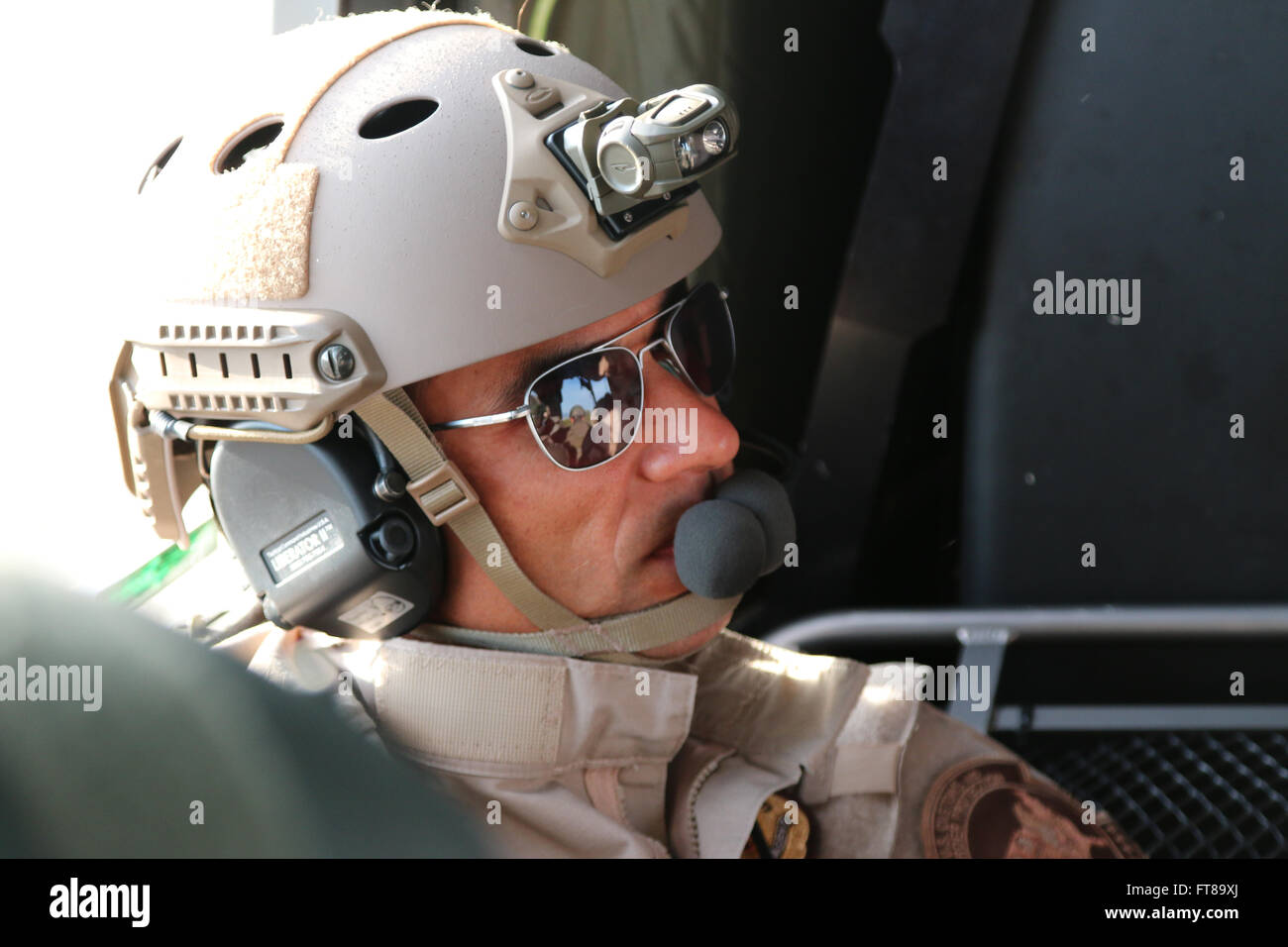 Davis Monthan Air Force Base in Tucson Arizona - Luft und Marine Operations führt gemeinsame schnell Seil Ausbildung mit Tucson Police Department SWAT-Teams.    Foto von: Dan Barrios Stockfoto