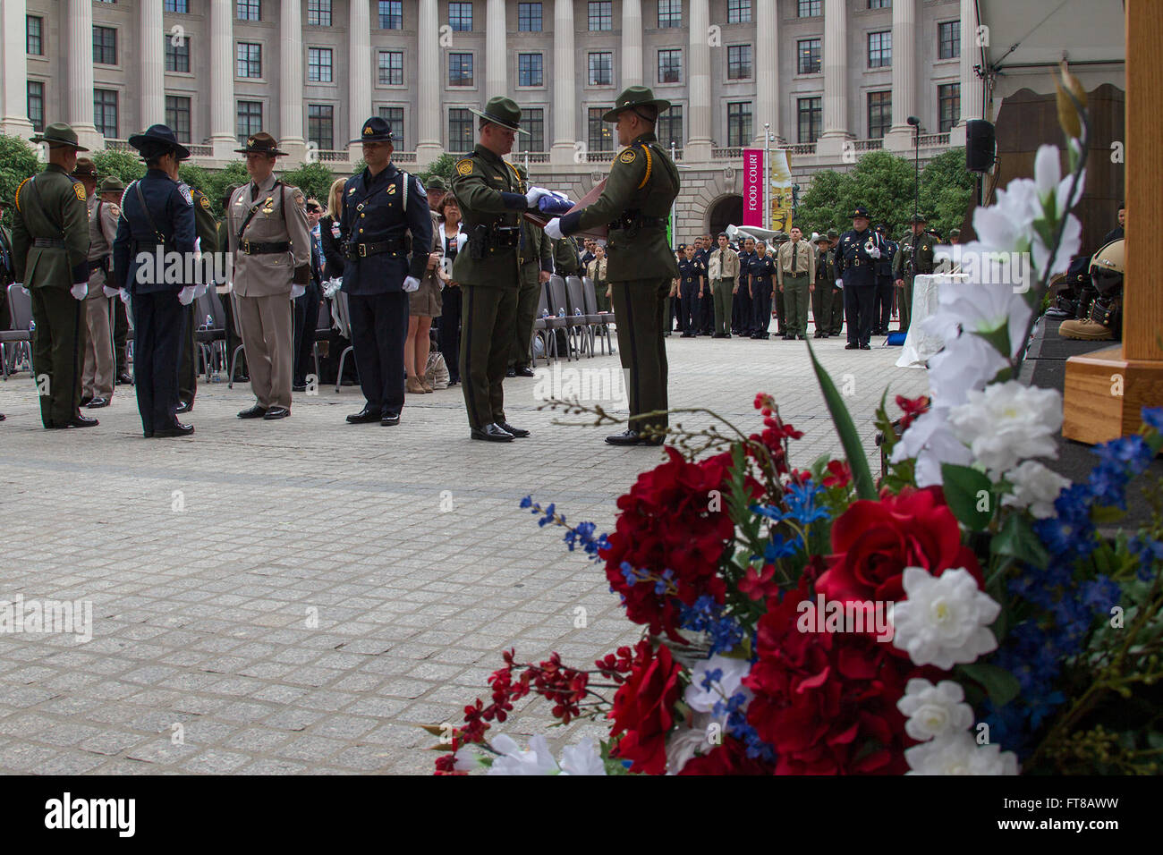 Washington, DC - während Polizei Woche US Customs and Border Protection hielten Valor Memorial und Kranzniederlegung Verlegung Hommage die tapferen Mitglieder ihrer Durchsetzung Familie Gesetz, die bei der Ausübung ihrer Pflicht ums Leben gekommen. Fotograf: Donna Burton Stockfoto