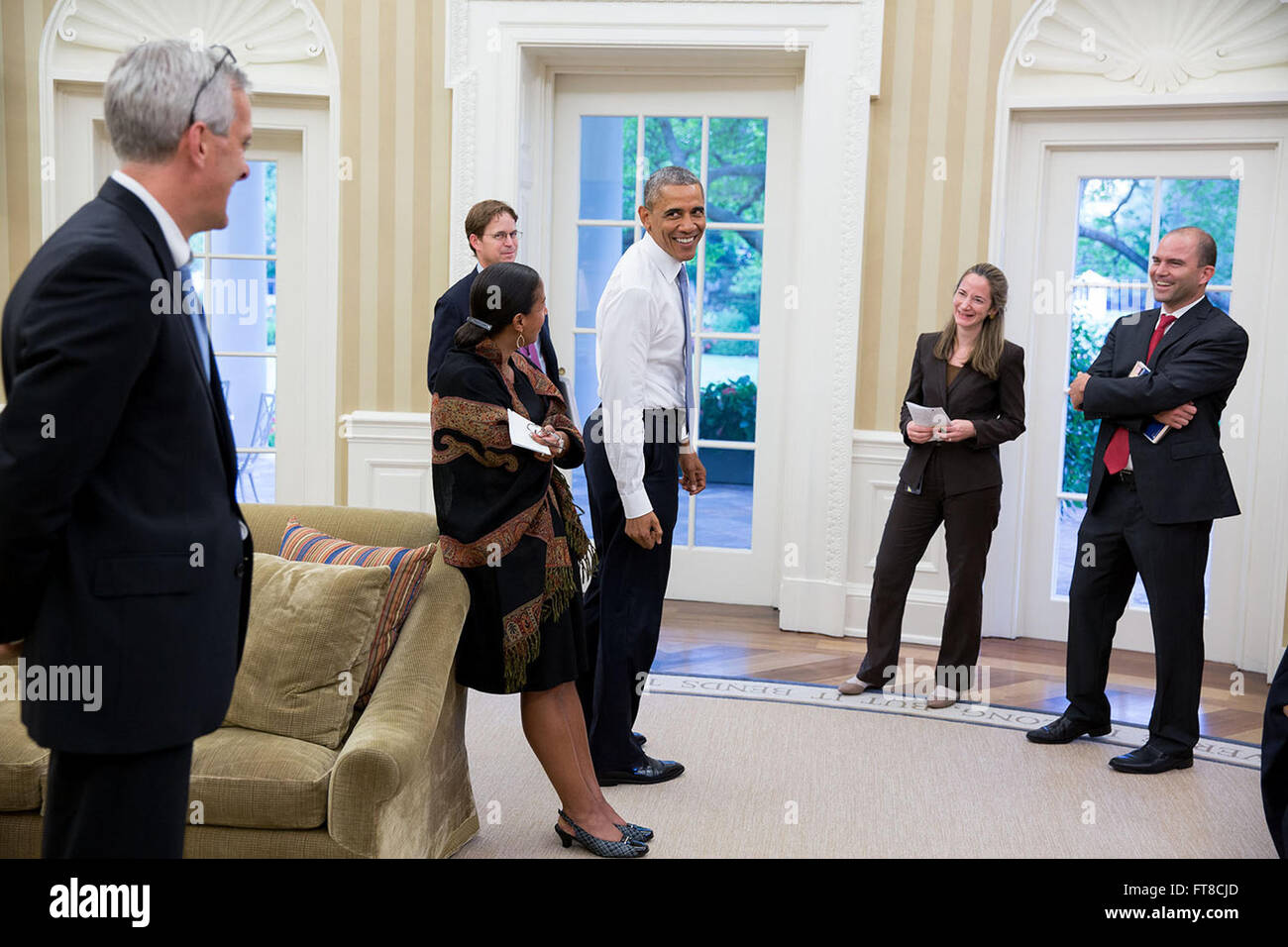 13. Juli 2015 "sind der Präsident und seine nationalen Sicherheitspersonal alle lächelt kurz nach Bekanntwerden von Nuklearabkommen mit dem Iran." (Offizielle White House Photo by Pete Souza) Stockfoto