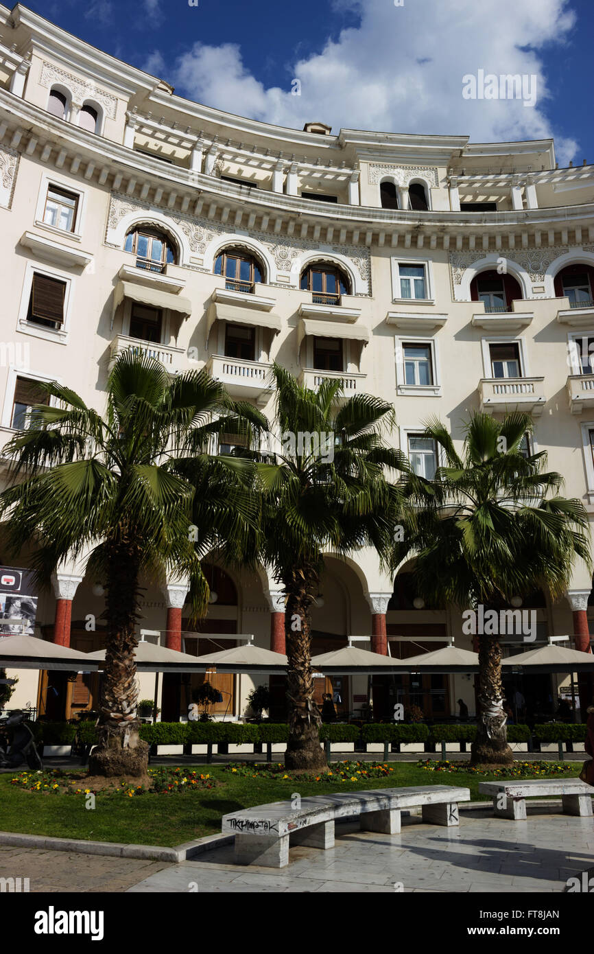Schließen Sie die Ansicht des Olympion Kino neoklassischen Gebäudes Aristotelous Quadrat. Thessaloniki Stadtzentrum, Griechenland. Stockfoto