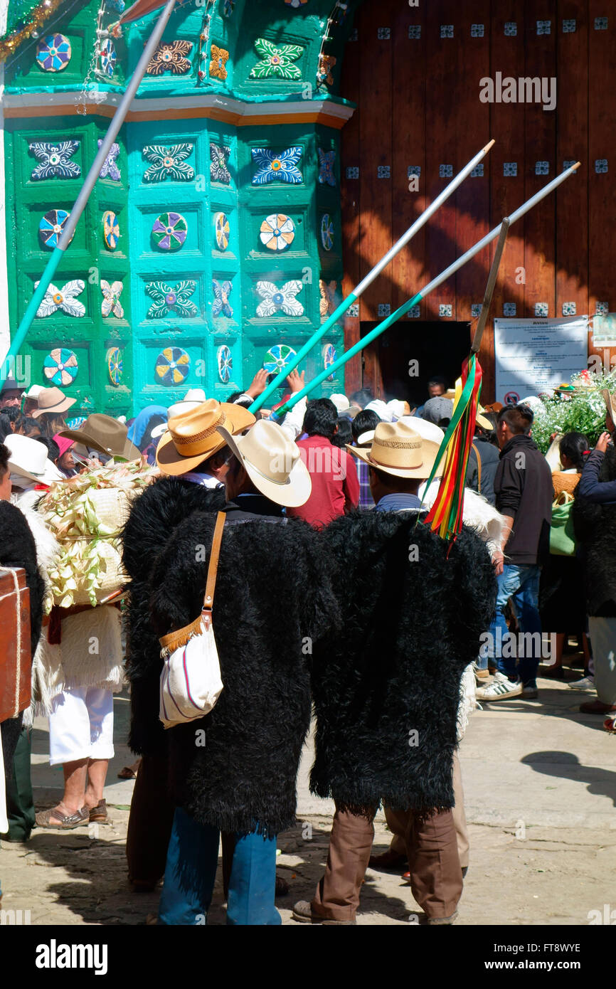 Sonntag religiöse Zeremonie in San Juan Chamula in der Nähe von San Cristobal de Las Casas, Chiapas, Mexiko Stockfoto