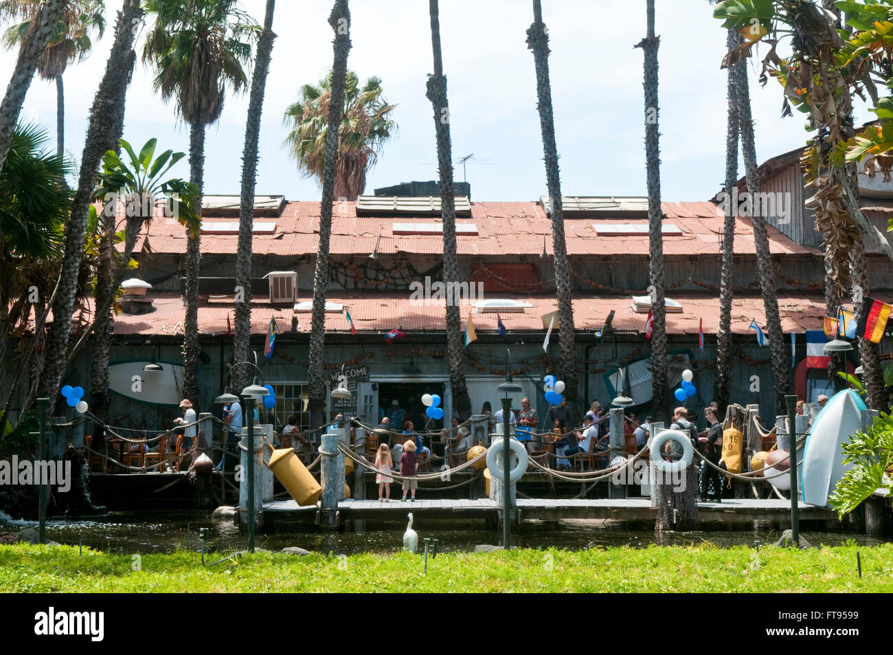 Kunden außerhalb des Lagers Restaurants in Marina Del Rey, Los Angeles Stockfoto