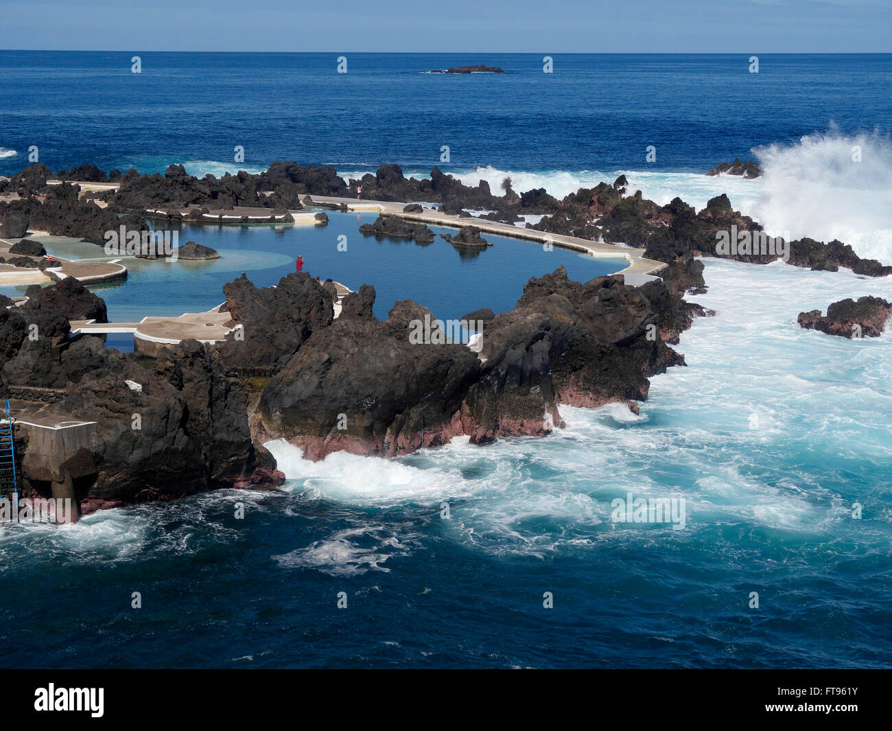 Porto Moniz, vulkanischen Naturschwimmbäder am Strand zwischen Felsen, Madeira, März 2016 Stockfoto