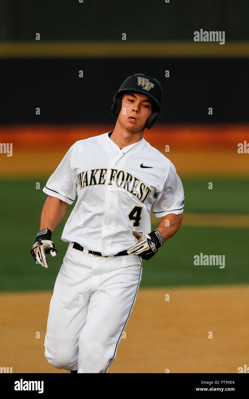WinstonSalem, NC, USA. 25. März 2016. Outfielder Stuart Fairchild (4