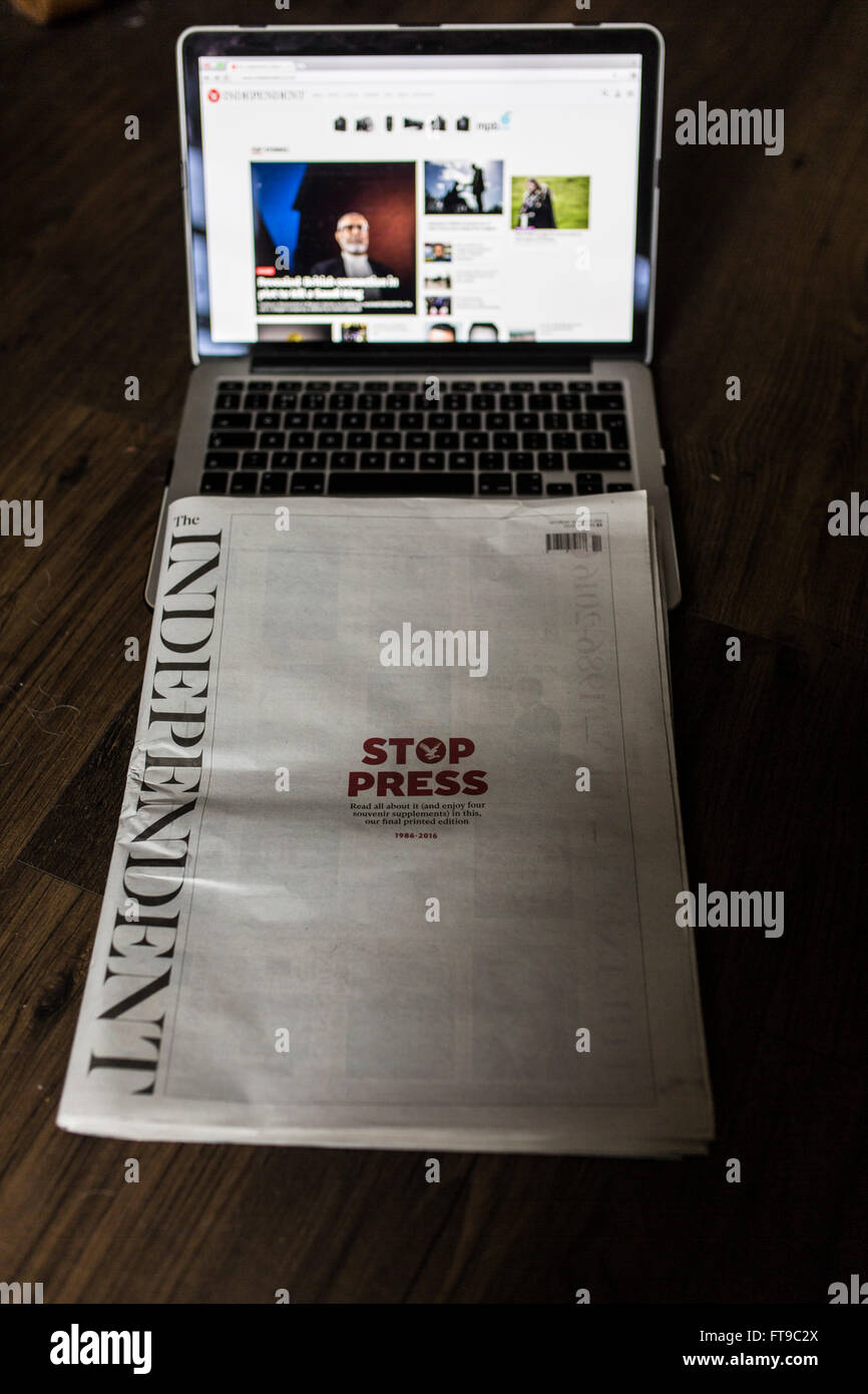 Die letzte Ausgabe der Druckversion der unabhängigen Zeitung ging auf Verkauf heute (Sonntag, 26. März 16). Eine Kopie des Papiers Stockfoto
