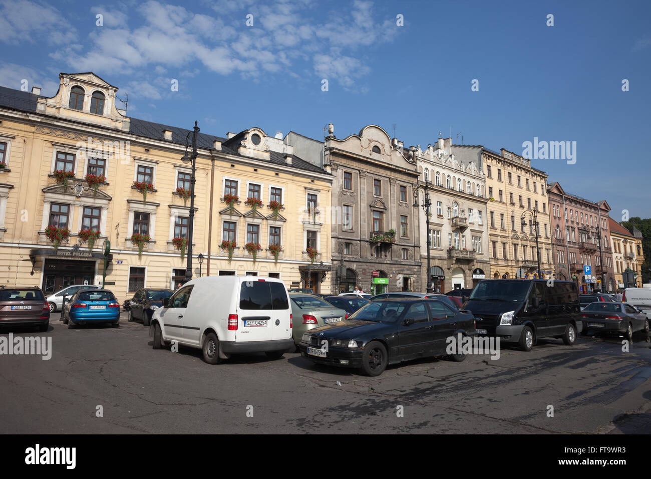 Polen, beherbergt die Stadt von Krakau, Altstadt, historische Liegenschaft Szpitalna ulica, Hotel Pollera auf der linken, Parkplatz Stockfoto