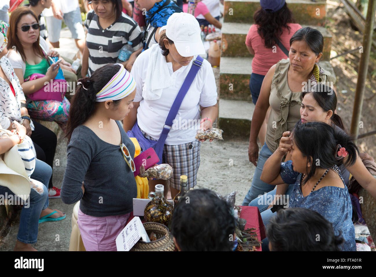 Traditionelle Praktiken von Heilern auf der Insel Siquijor Philippinen beim jährlichen Festival Heilung verwendet wird Stockfoto