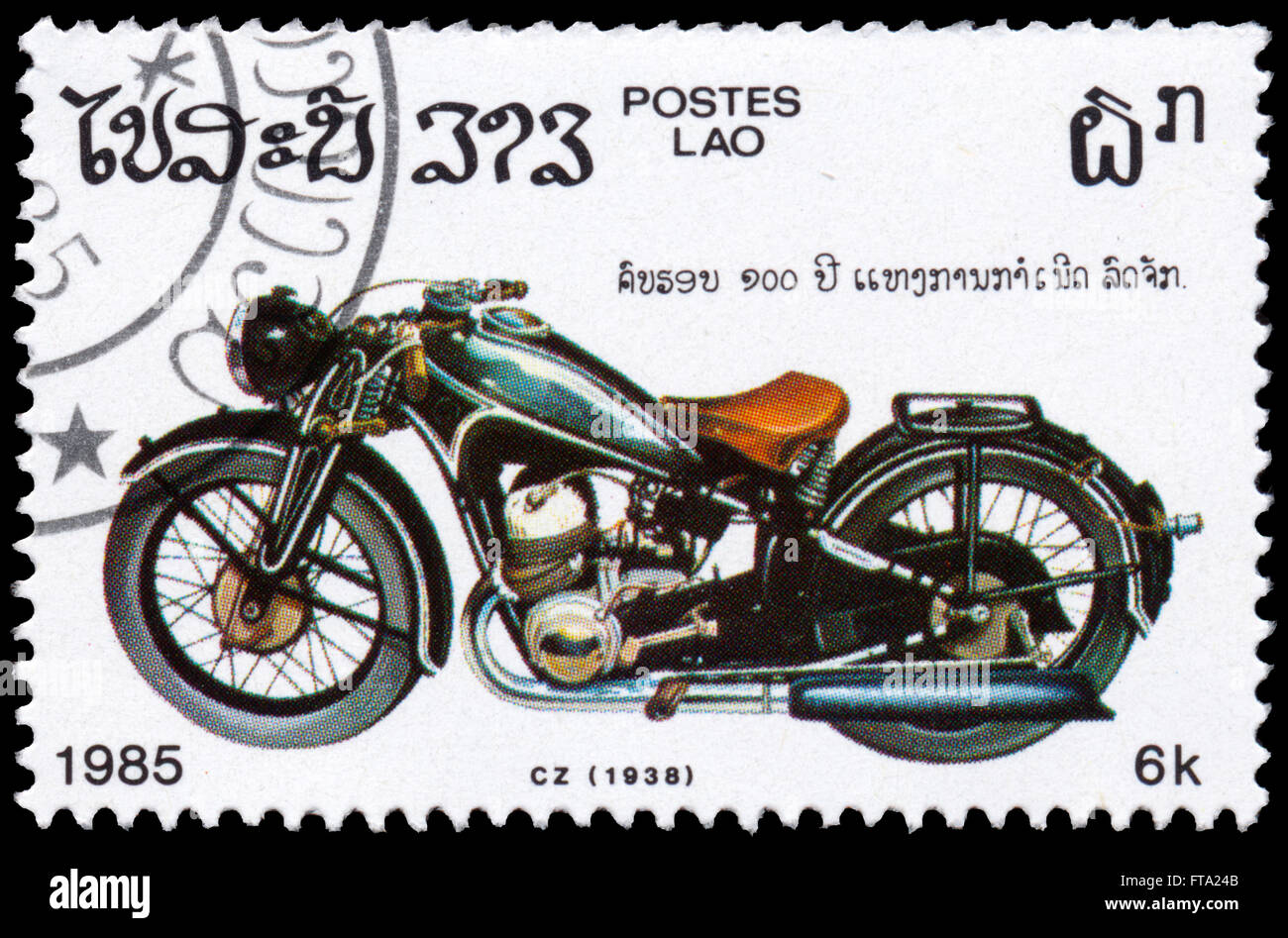 BUDAPEST, Ungarn - 18. März 2016: eine Briefmarke gedruckt in Laos aus der Hundertjahrfeier des Motorrad-Ausgabe zeigt ein CZ, 1938, ca. 19 Stockfoto