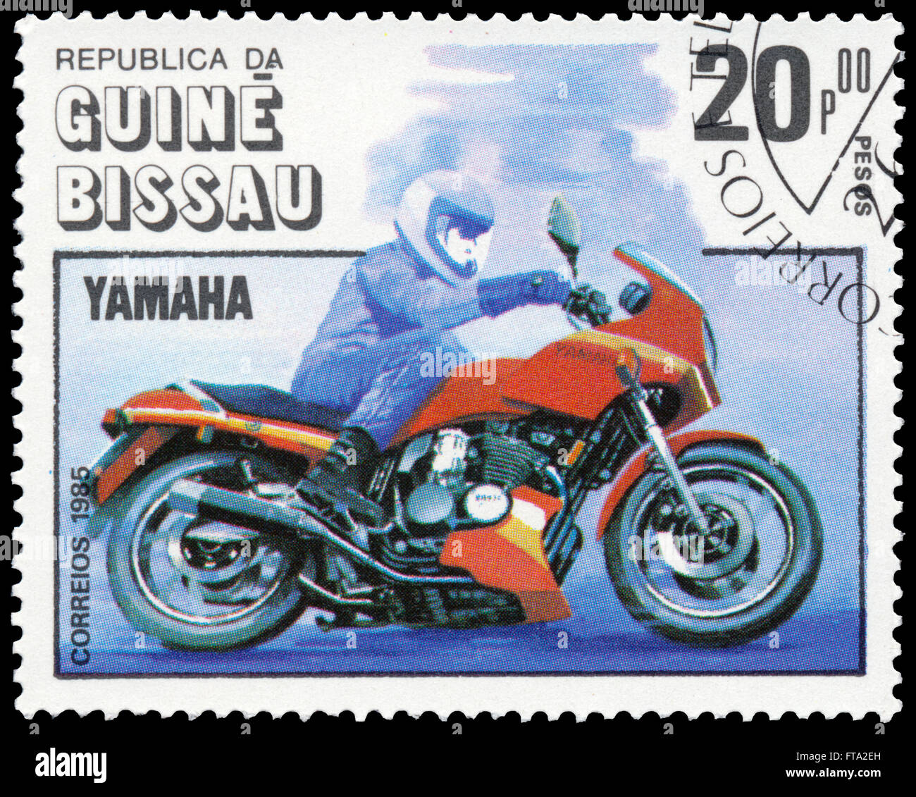 BUDAPEST, Ungarn - 18. März 2016: eine Briefmarke gedruckt in der Guinea-Bissau zeigt Yamaha Motorrad Centenary, ca. 1985 Stockfoto