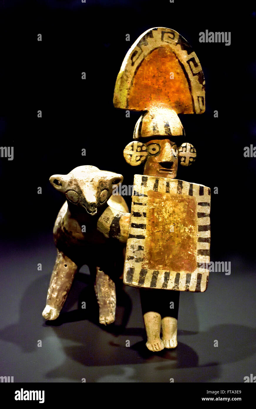 Krieger mit Lama 300-600 Recuay Peru Keramik Peru Südamerika American Stockfoto