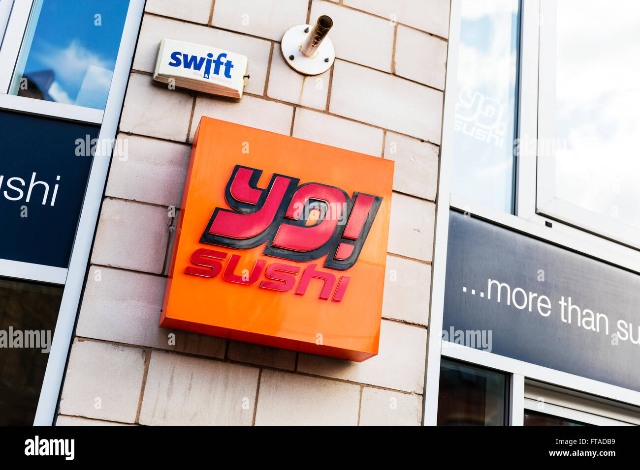 Yo speichern Sushi Restaurant Zeichen Shop Logo außen Nottingham City UK England GB Nottinhamshire Stockfoto