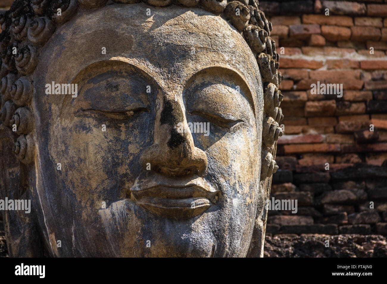 Lächelndes Gesicht Nahaufnahme Stein Buddhastatue, Sukhothai, UNESCO-Welterbe Tempel Website, alten Königreich von Siam, Thailand, Asien Stockfoto