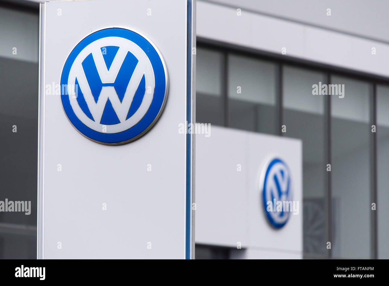 Volkswagen (VW) Auto-Hersteller-Schild-Logo. Stockfoto