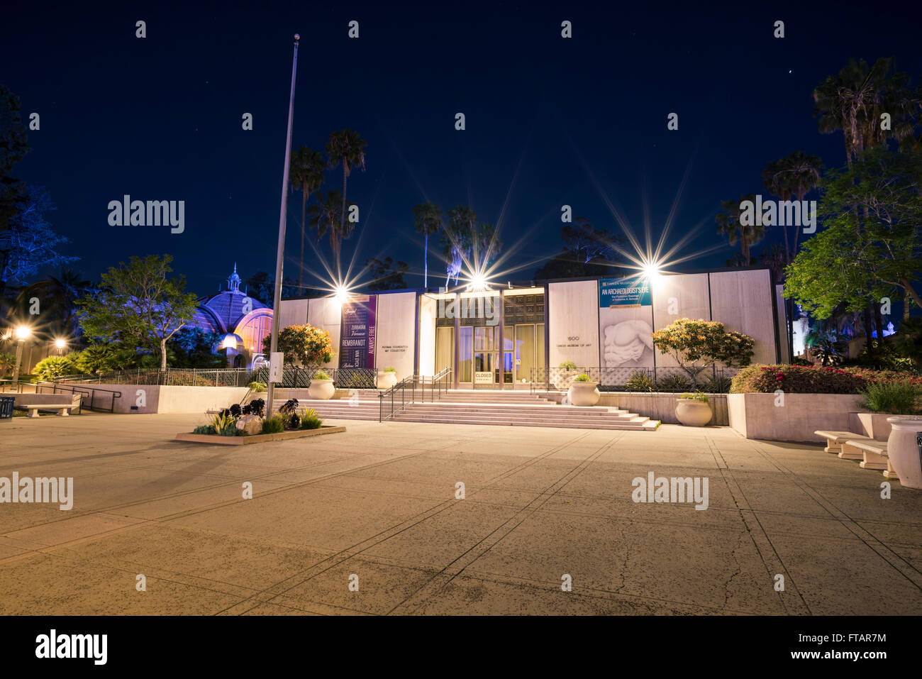 Timken Museum of Art in der Nacht. Balboa Park, San Diego, Kalifornien. Stockfoto