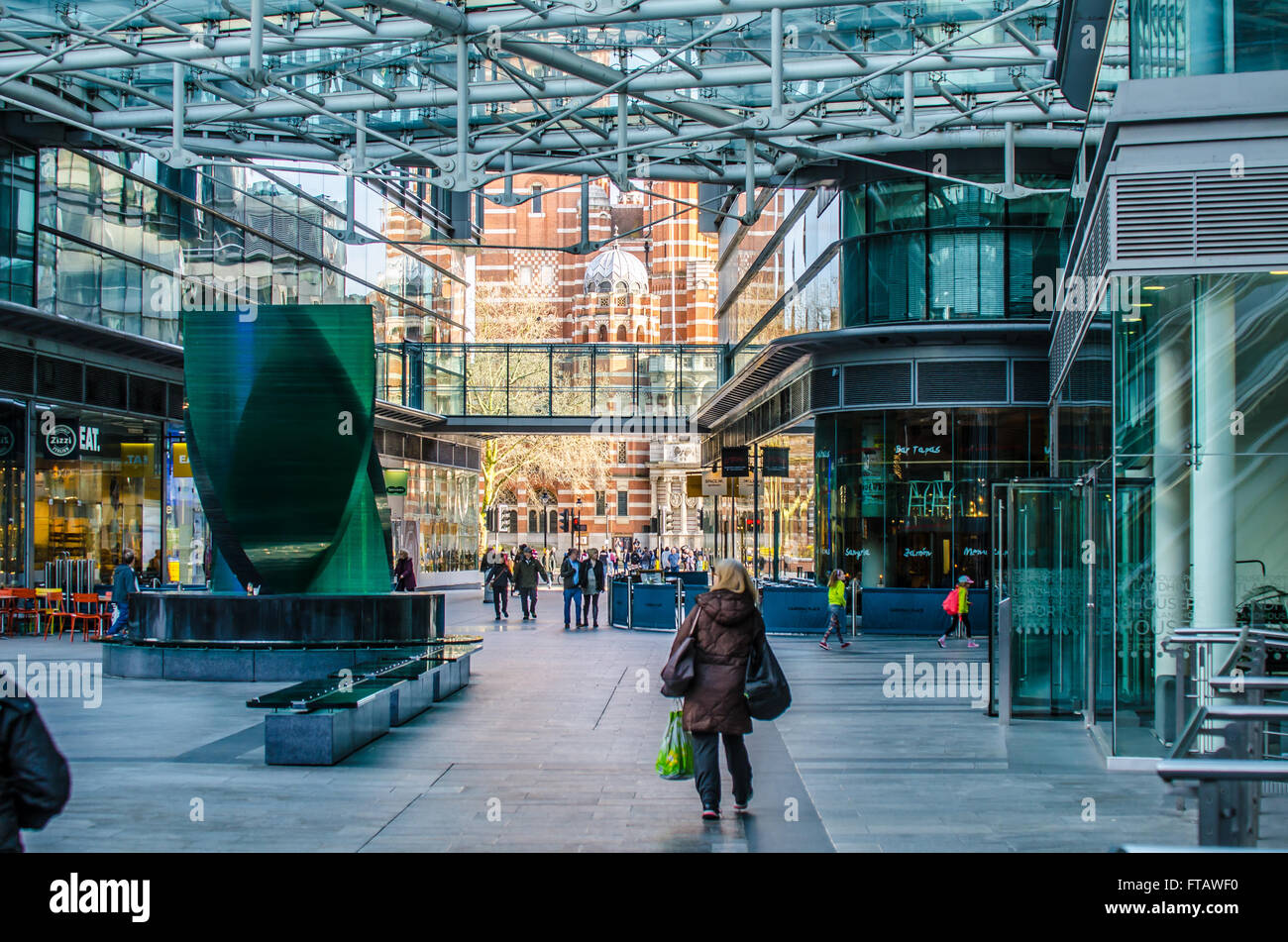 Victoria Place Shopping Center, Central London ist die neu renovierte Einkaufszentrum gegenüber Westminster Cathedral. Überdachte Mall Stockfoto