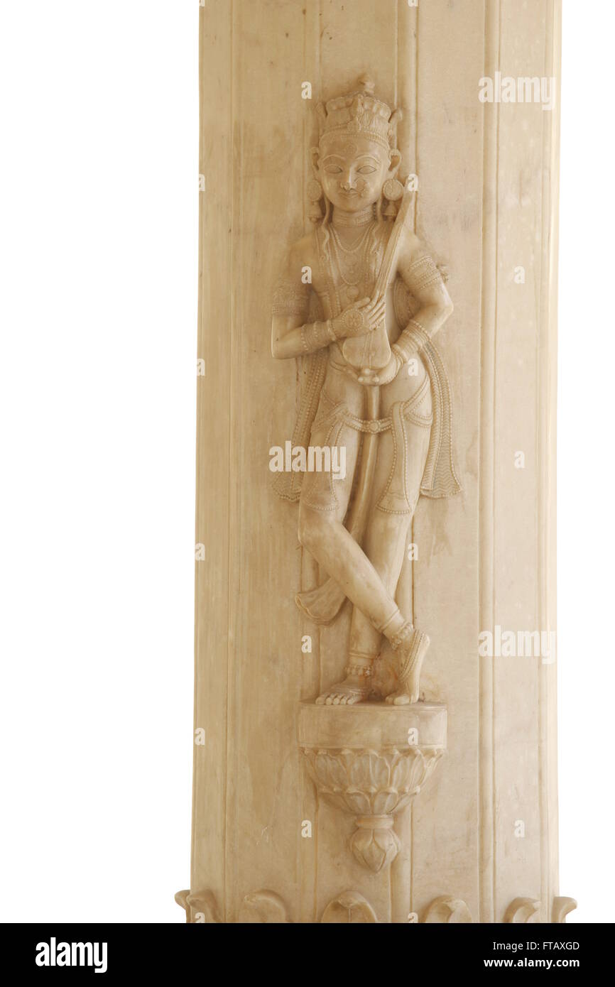 Aufwendigen Marmor Schnitzereien der Figur, die ein Instrument spielen Gaitore Ki Chhatriyan, Jaipur, Rajasthan, Indien. Das Ehrenmal für die Stockfoto