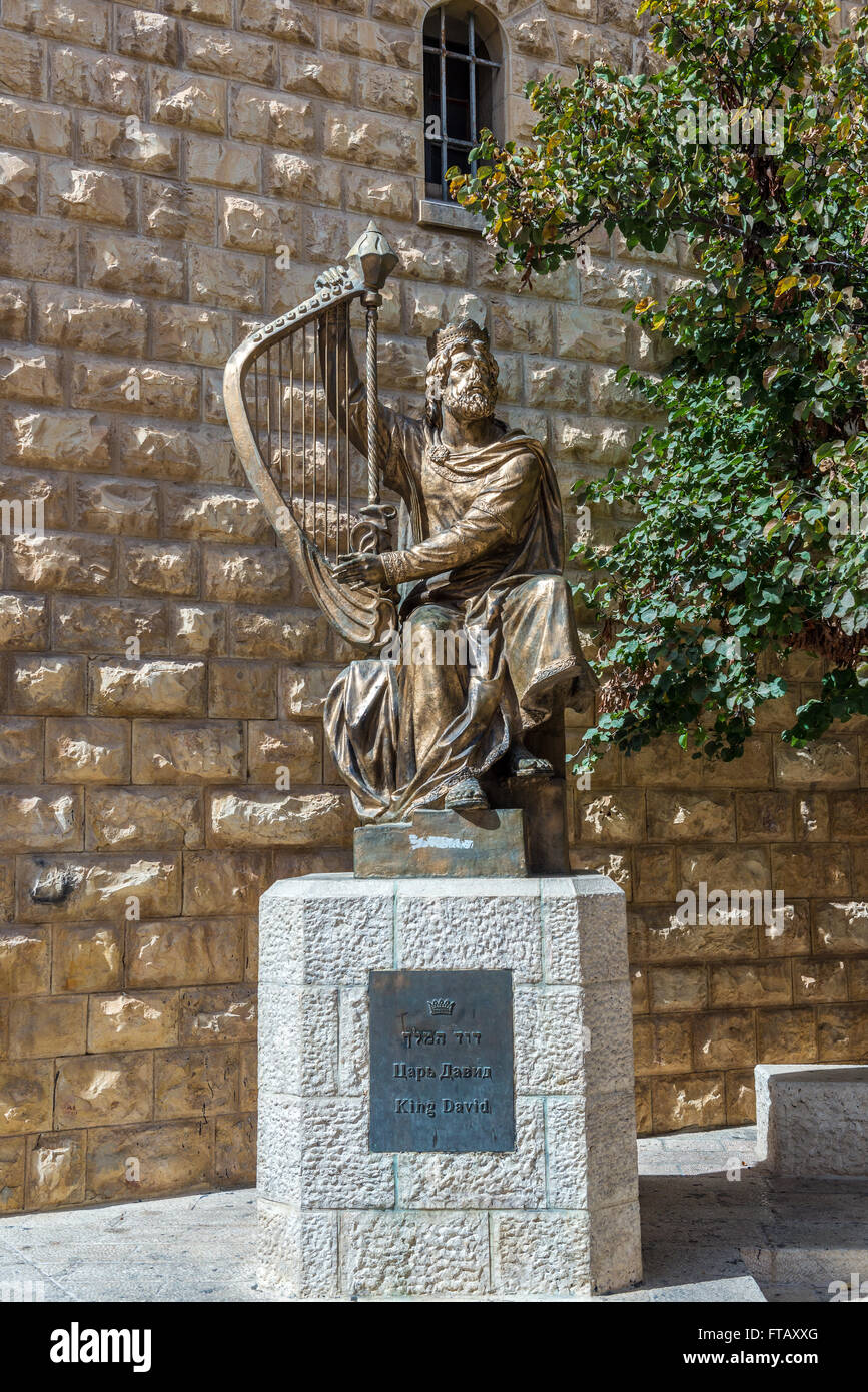 König David-Statue vor der Benediktinerabtei Dormitio auf dem Berg Zion in Jerusalem, Israel Stockfoto