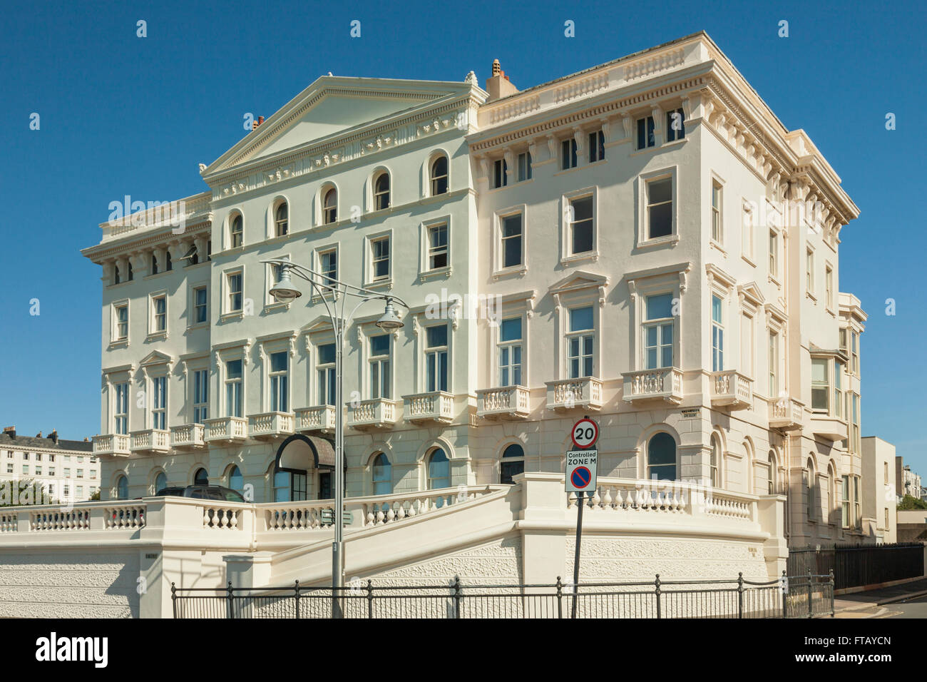 Sonnigen Sommertag am Strand von Brighton, UK. Stockfoto