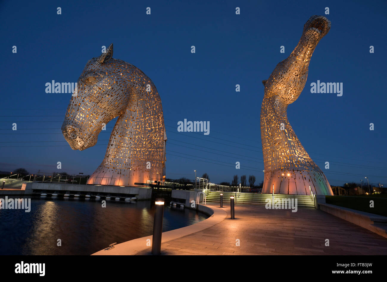 Die Kelpies im The Helix Park in Falkirk, Schottland, größte paar equine Skulpturen in der Welt des Künstlers Andy Scott. Stockfoto