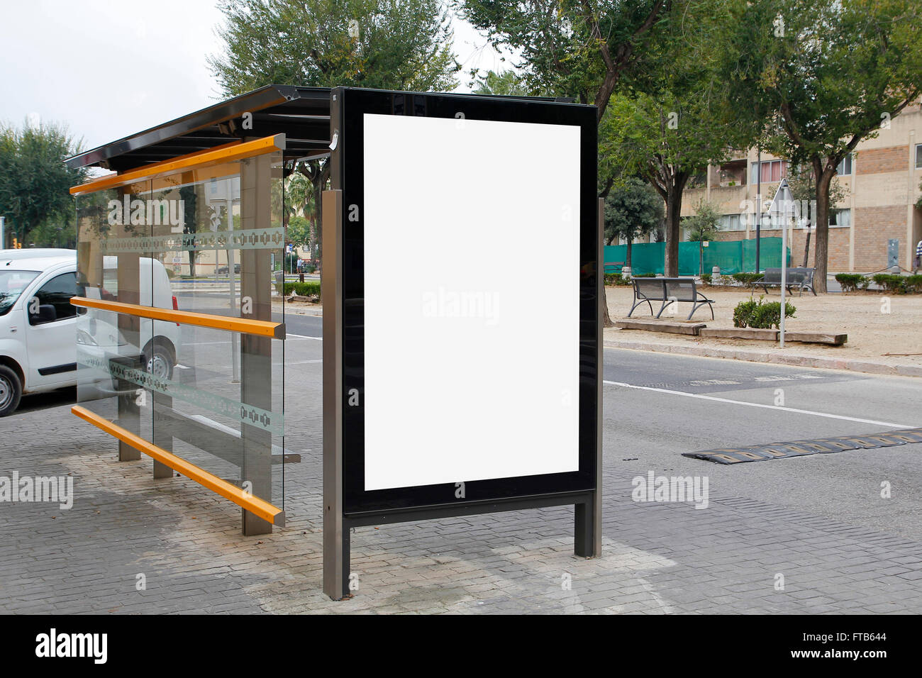 Leeren Plakatwand in eine Bushaltestelle für die Werbung auf der Straße Stockfoto