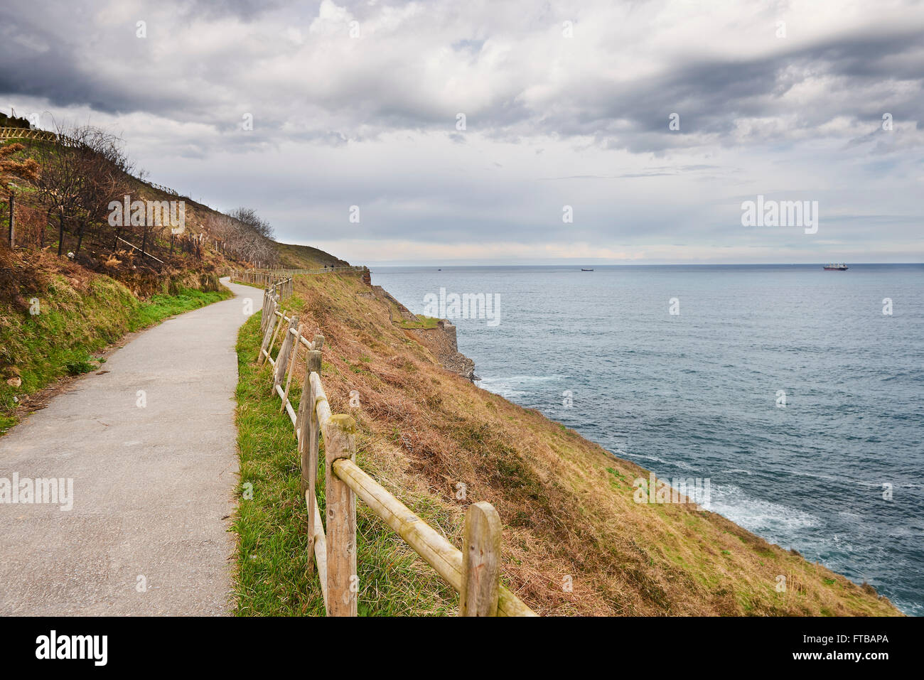 Weg zu Fuß von Onton zu Muskiz in der Grenze zwischen Kantabrien und baskischen Land, Spanien, Europa Stockfoto