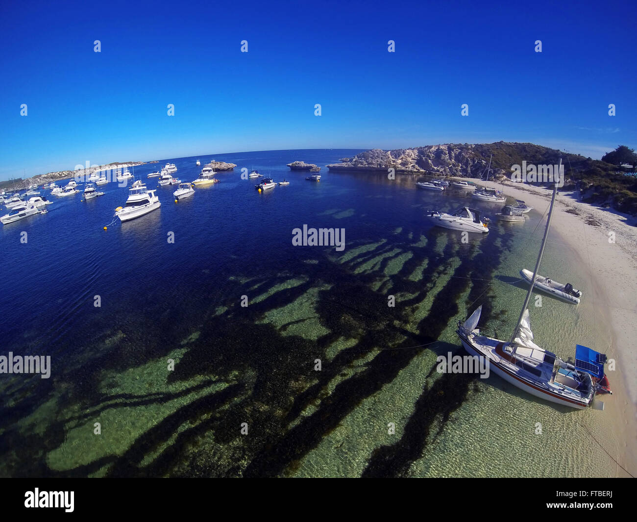 Boote vor Anker in Geordie Bay, Rottnest Island, Western Australia Stockfoto