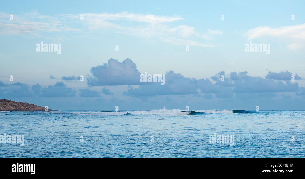 Schöne klare Wasser und die Landschaft der Seychellen Stockfoto
