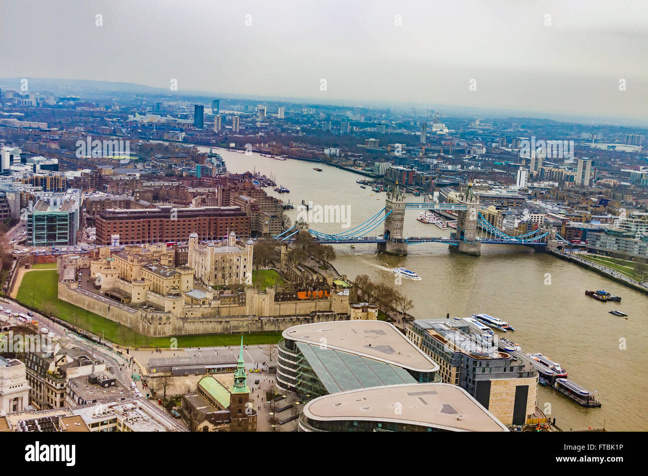 Blick auf die Tower Bridge und London Turmburg in London. Stockfoto
