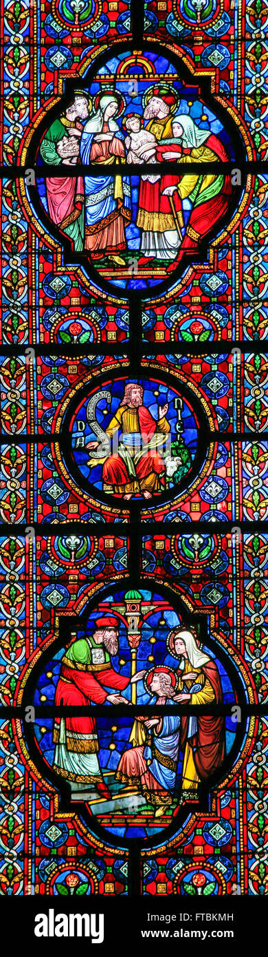DINANT, Belgien - 16. Oktober 2011 Glasfenster in der Kirche Notre Dame in Dinant, Belgien Stockfoto