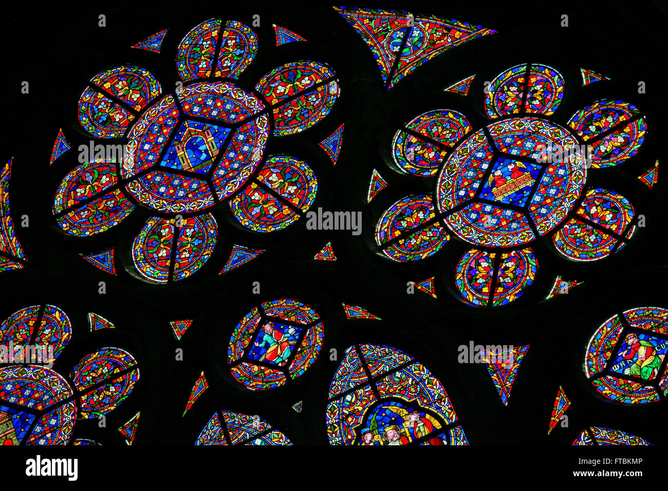 Glasfenster in der Kirche Notre Dame in Dinant, Belgien Stockfoto