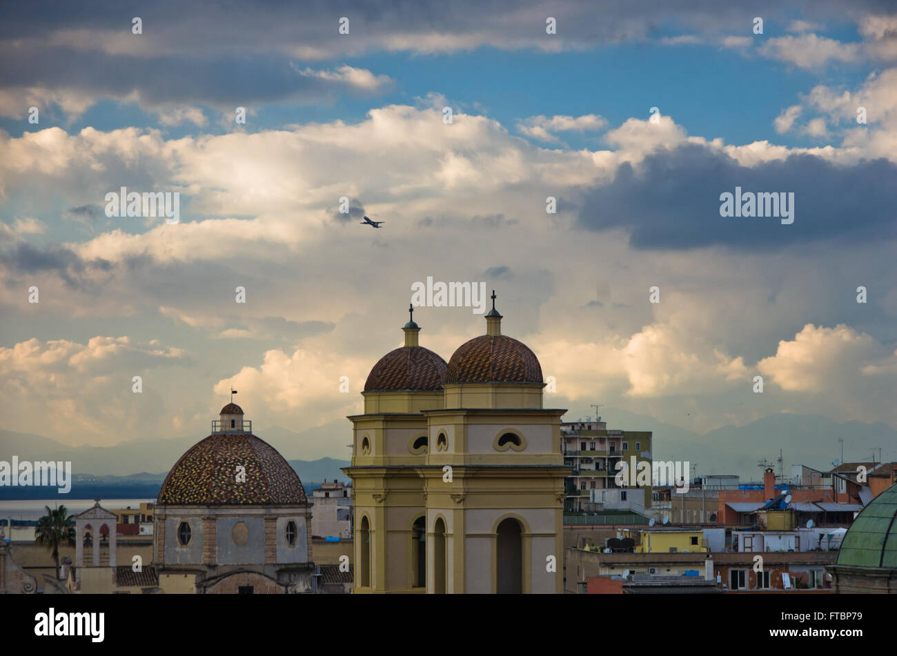 Luftaufnahme des Sankt-Anna-Kirche und Stadt Cagliari, Sardinien Stockfoto