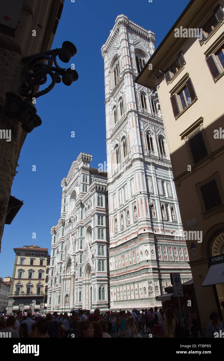 Giottos Campanile, Teil der Cattedrale di Santa Maria del Fiore (Il Duomo di Firenze), Florenz, Toskana, Italien. Stockfoto