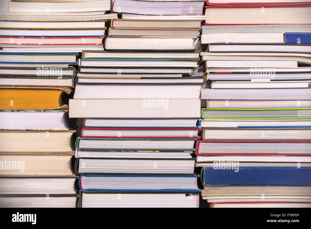 Haufenweise Bücher Hintergrund Stockfoto