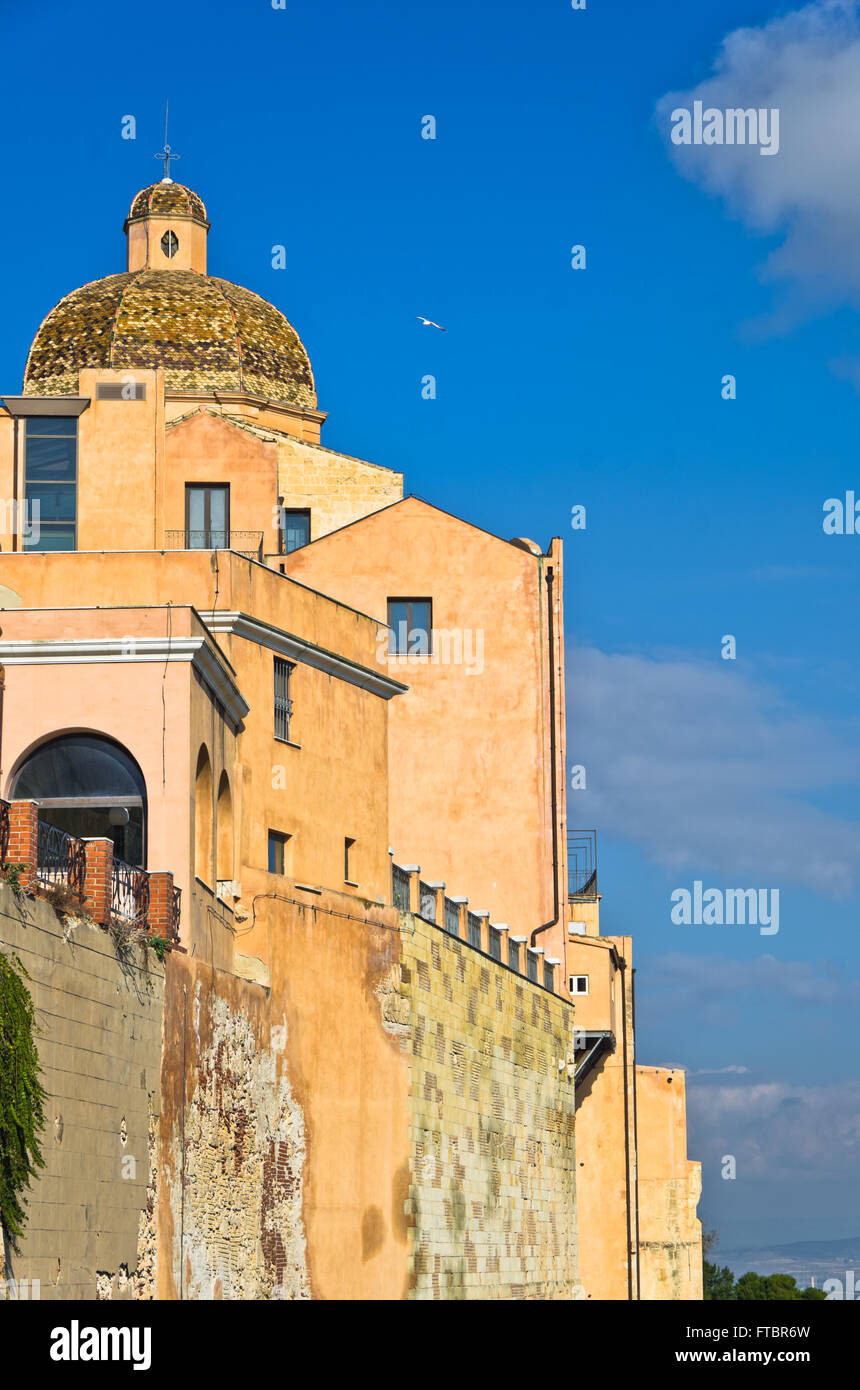 Blick auf die Stadtmauern und die Kathedrale Santa Maria in Castello Innenstadt, Cagliari, Sardinien Stockfoto