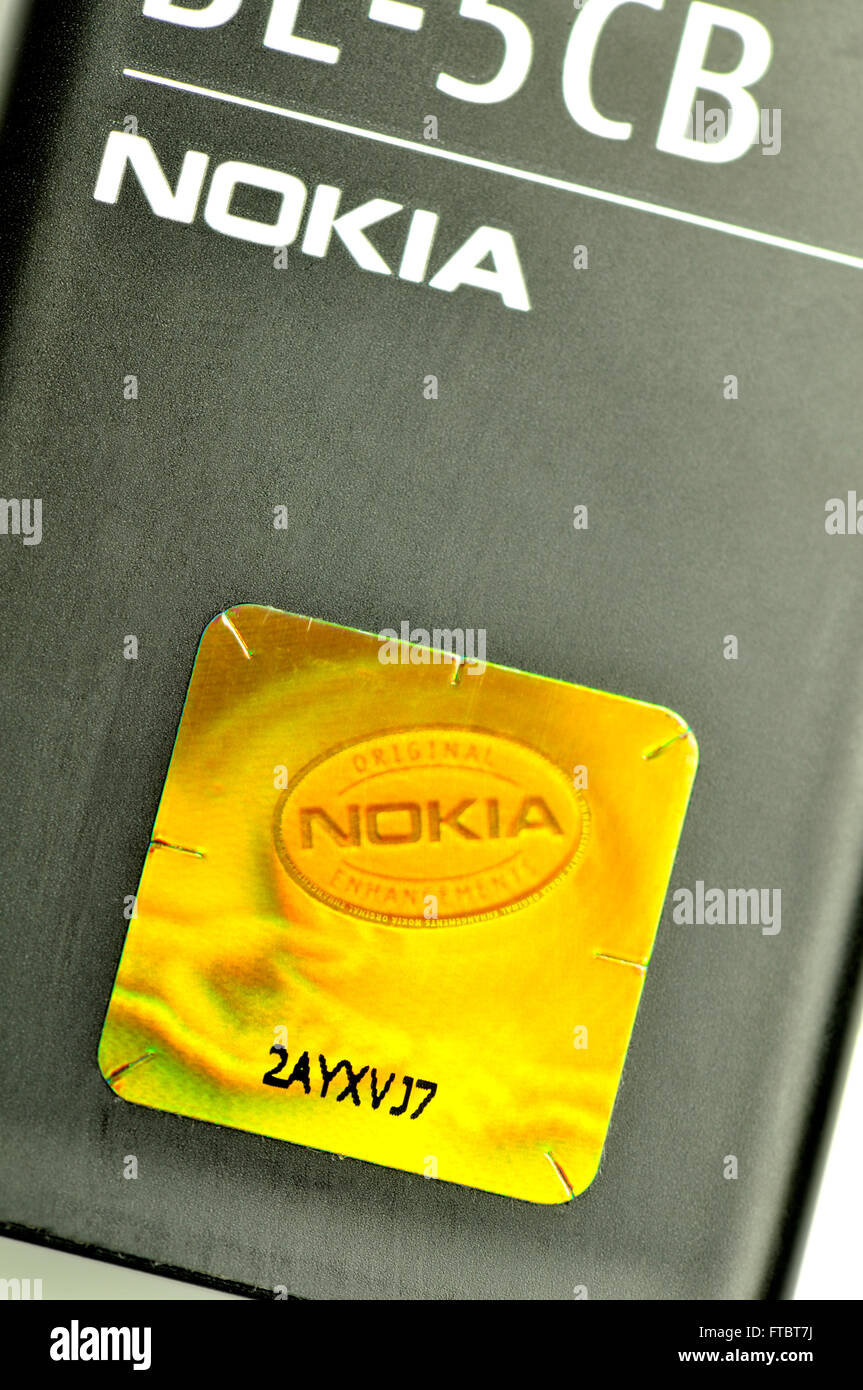 Holographische Sicherheitsetikett auf einem Nokia Handy-Akku Stockfoto