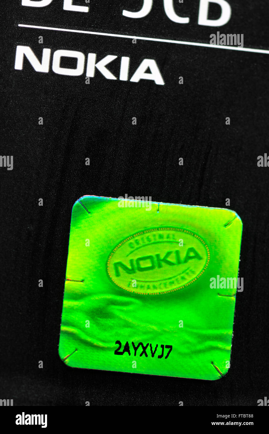 Holographische Sicherheitsetikett auf einem Nokia Handy-Akku Stockfoto