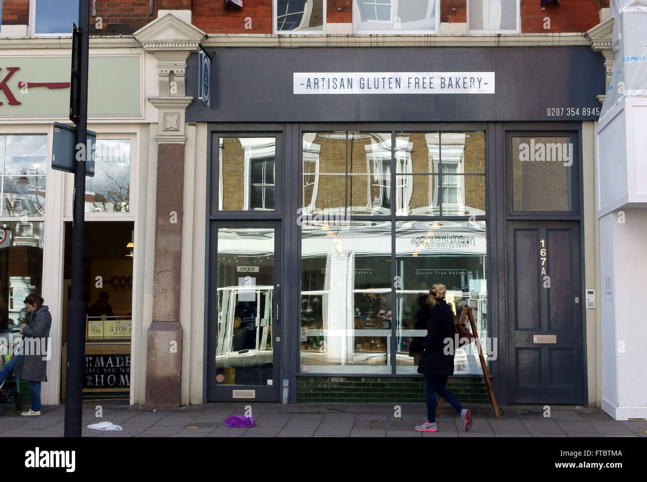 Artisan glutenfrei Bäckerei, Upper Street, Islington, London Stockfoto