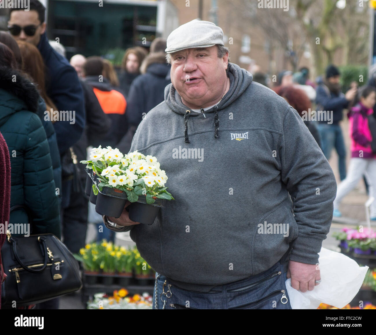 Markt Händler, Columbia Road Flower Market Standinhaber Stockfoto