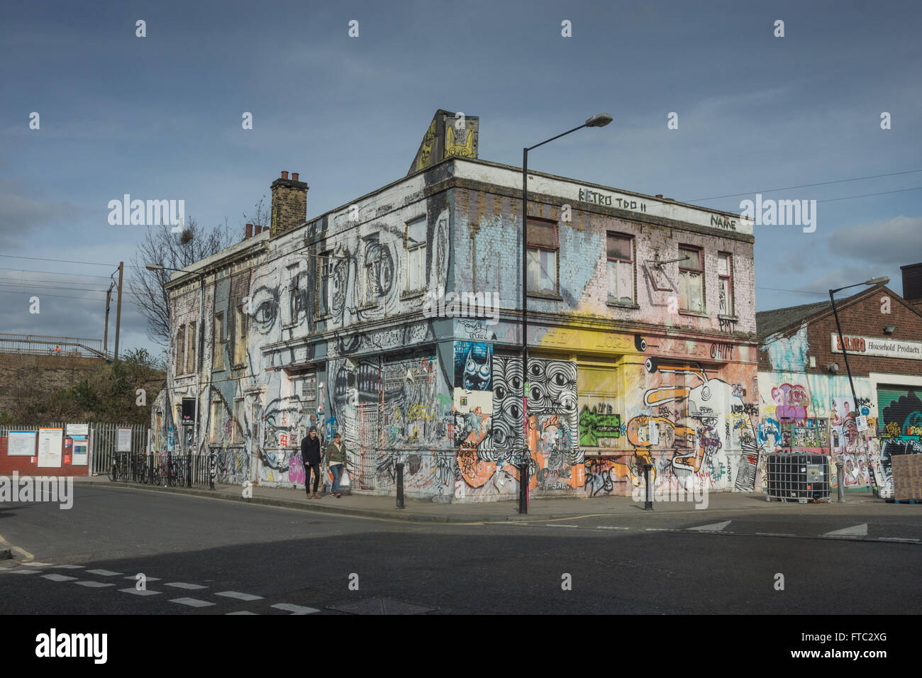 Hackney Wick Gebäude bedeckt im Graffiti verlassenen pub Stockfoto