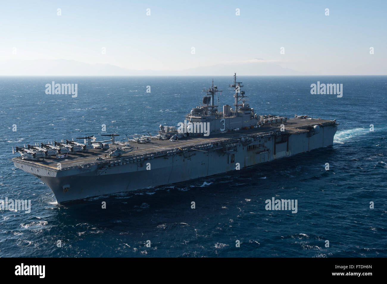 151026-N-AX638-121 Ägäis (26. Oktober 2015) der amphibischen Angriff Schiff USS Kearsarge (LHD-3) im Gange Egemen 2015, 26. Oktober 2015 beteiligt ist. Egemen ist eine türkische geführt und gehostete amphibische Übung zur Steigerung taktischen Fertigkeiten und Interoperabilität zwischen den Teilnehmern. Kearsarge, eingesetzt als Teil der Kearsarge amphibische Gruppe bereit, führt Marinebetriebe in den USA 6. Flotte Bereich der Maßnahmen zur Erhöhung der Sicherheit der Vereinigten Staaten in Europa interessiert. (US Navy Foto von Massenkommunikation Spezialist Seemann Tyler Preston/freigegeben) Stockfoto